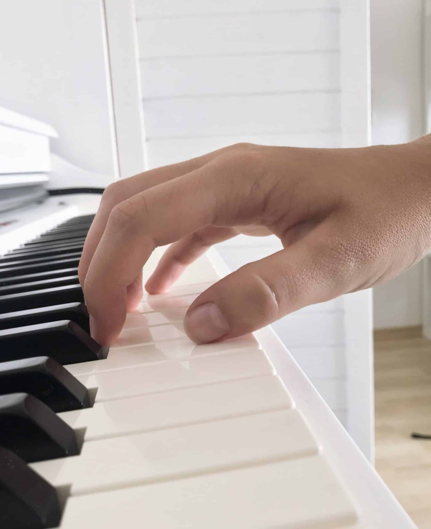 Die richtige Handhaltung am Klavier Pianobeat